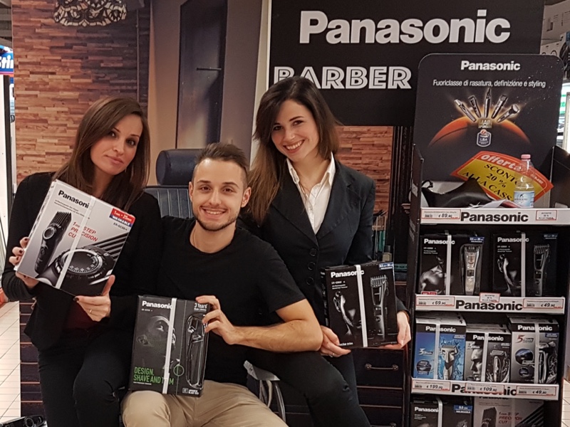 Instore - Panasonic - Hostess e Cliente