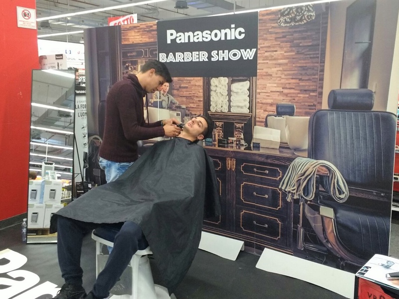 Instore - Panasonic - Hostess Barbiere e Cliente