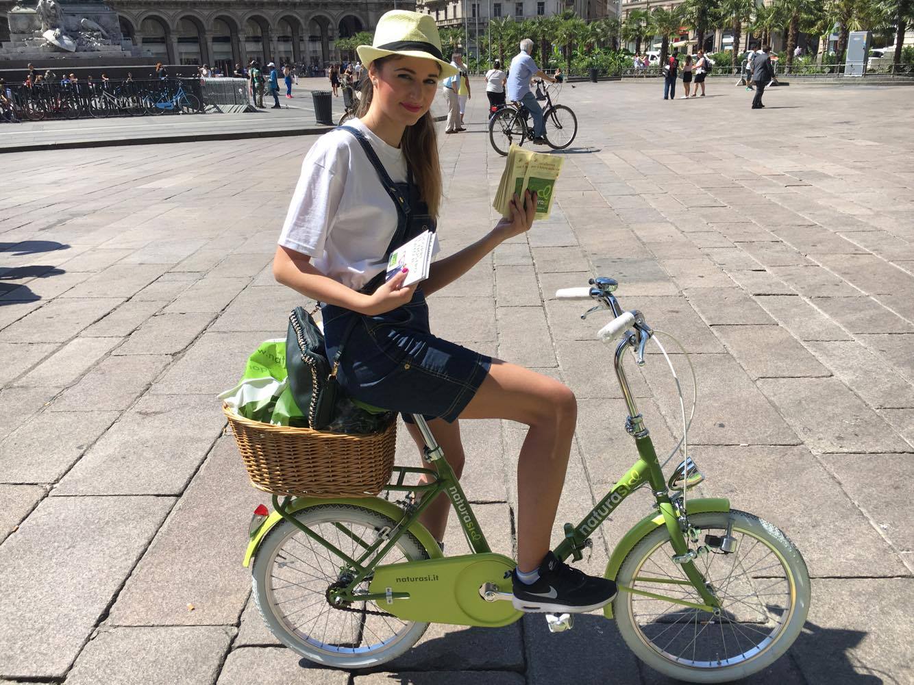 Volantinaggio - Hostess - NaturaSì - Bicicletta