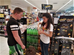 Instore - Lemon Soda - Hostess e Cliente