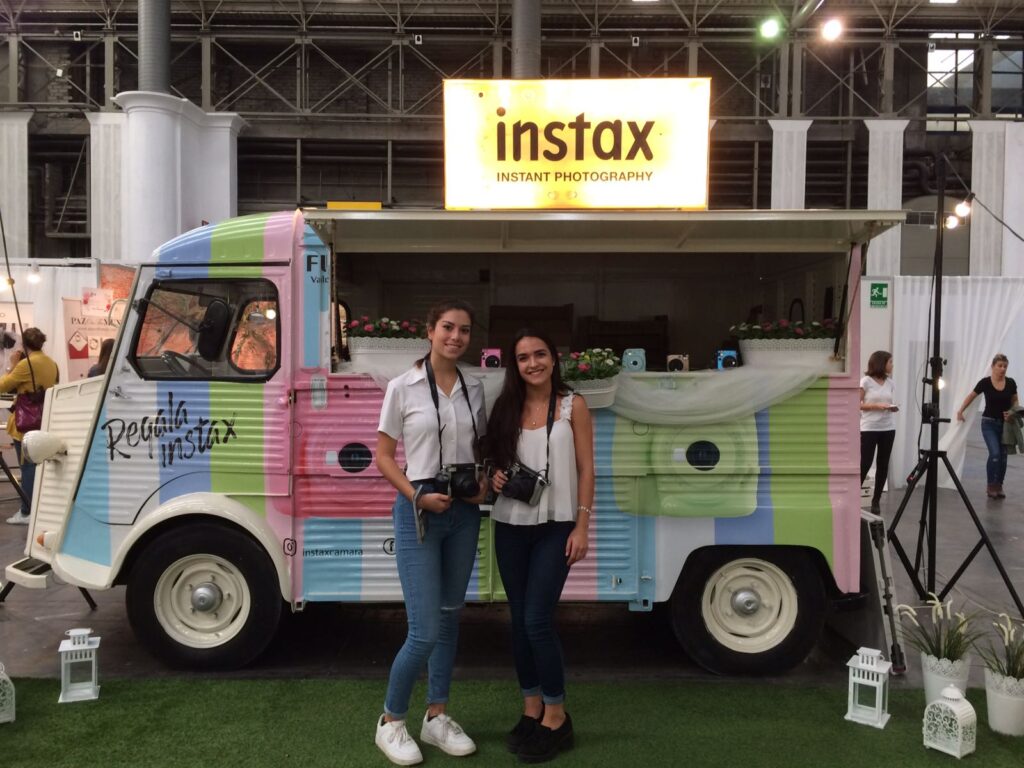 Tour Track Instax - scopo Engagement by Hostess e Promoter