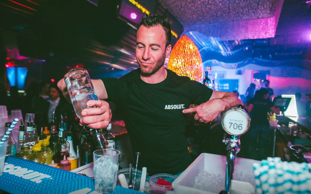 Tour - Absolut - Barman