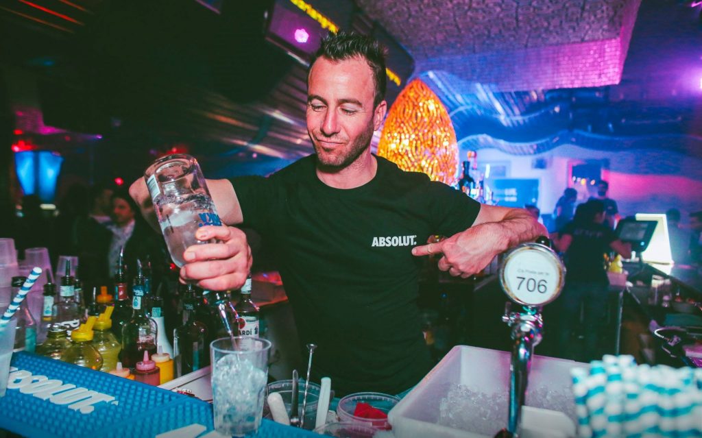 Tour - Absolut - Barman