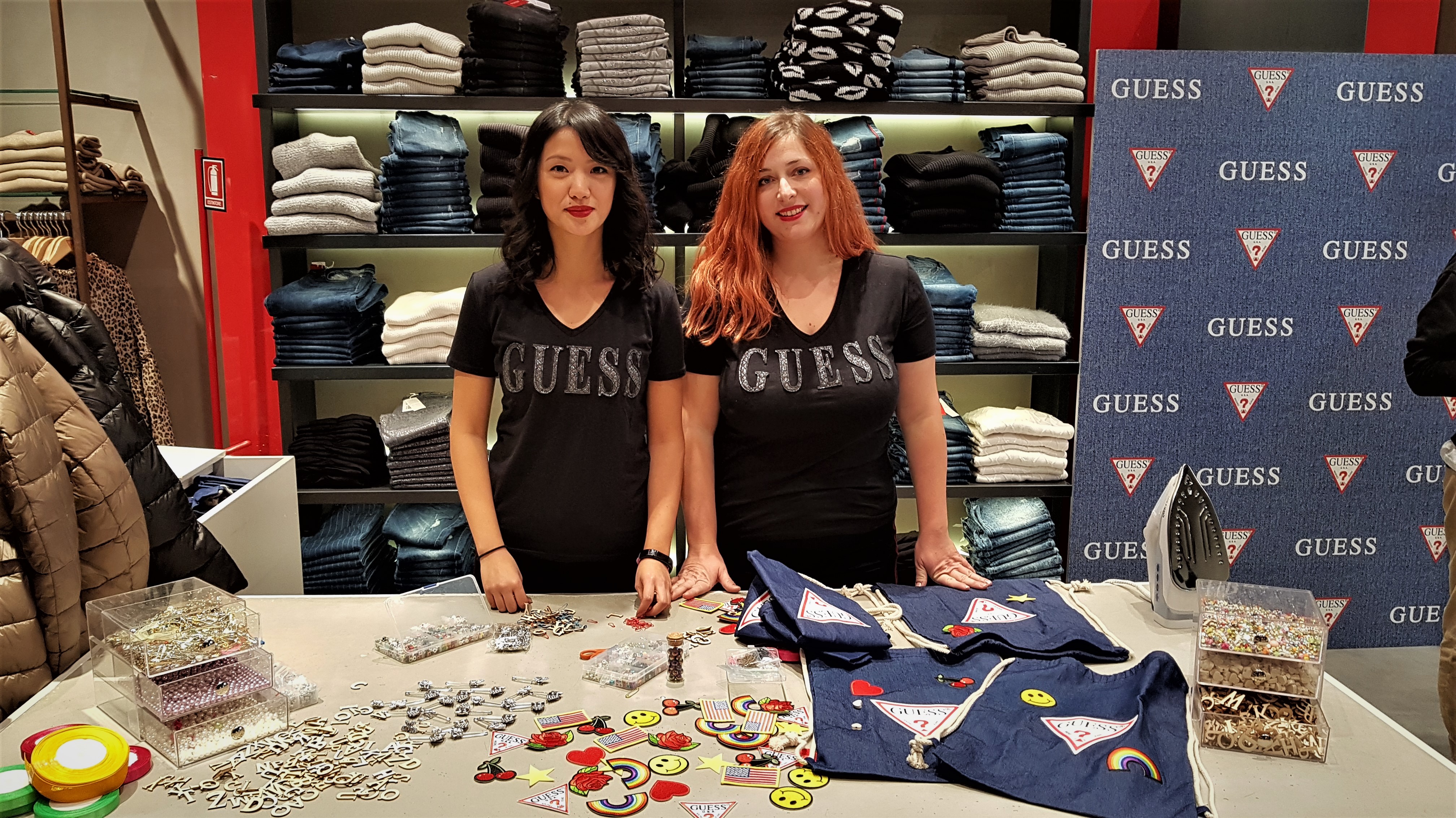 Retail - Guess - Hostess