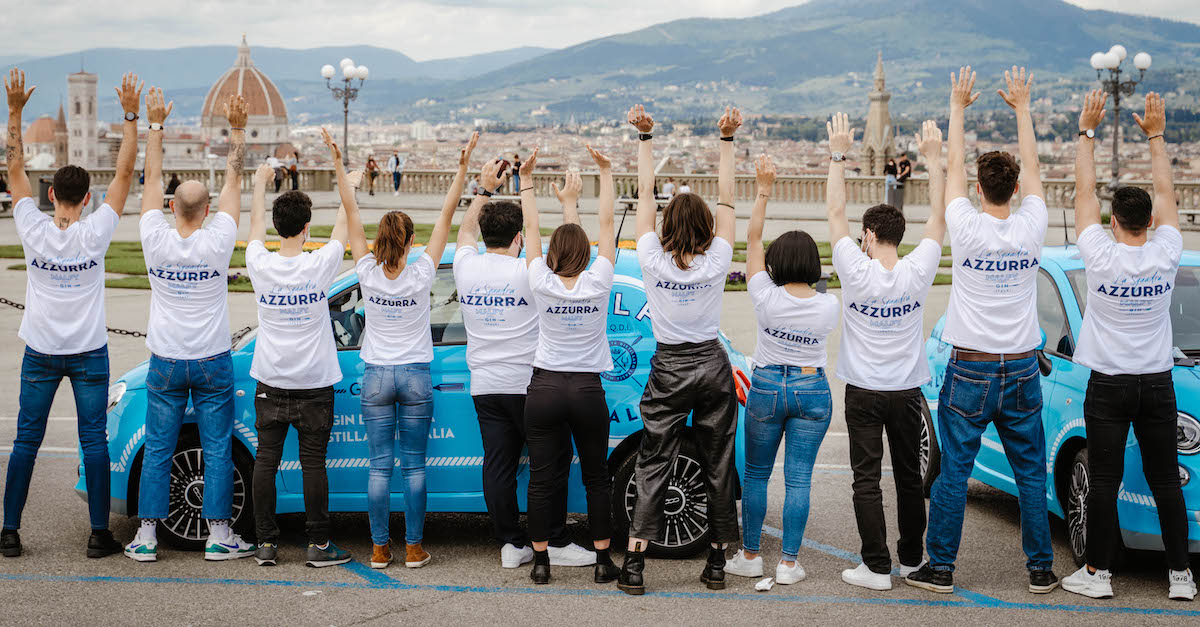 Hostess & Promoter a Firenze durante un tour per la promozione del cliente Azzurra. Esempio di collaborazione per campagna tra Brand Specialist e il team marketing
