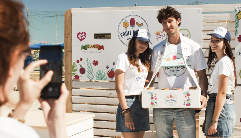 Esempio di Roadshow - Tour - Outstore - Fruit Beach party con Hostess & Promoter