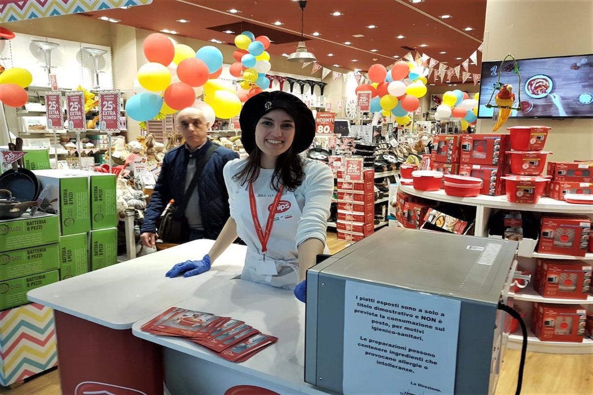 Esempio di promozione che attira i clienti con Hostess e Promoter, in store 