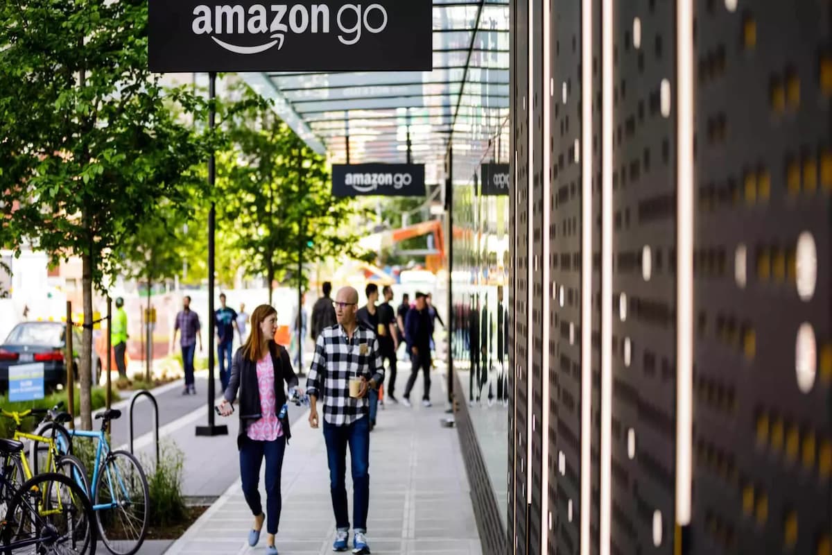 Esempio di Phygital: Amazon Go. 