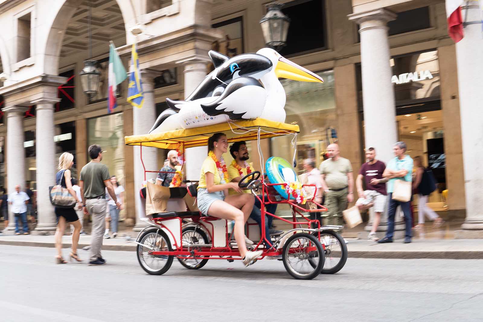 esempio di alternativa al digital signage con Hostess e Promoter (Roadshow in centro a Torino)