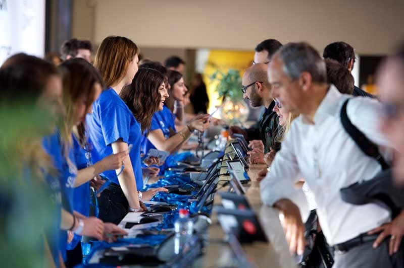 Hostess durante evento commerciale per Google CLoud