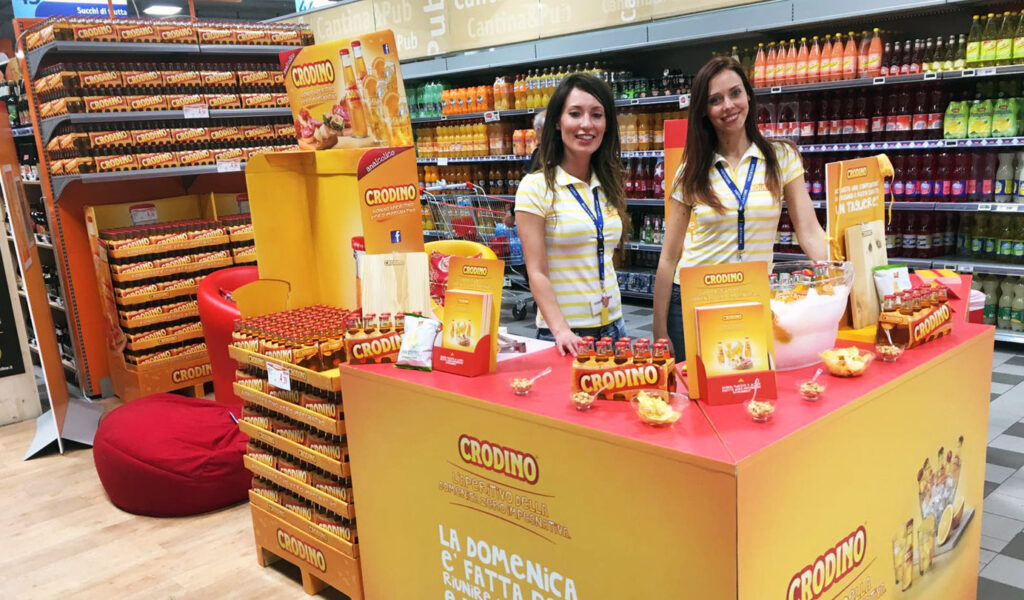 display promozionale crodino by hostess e promoter