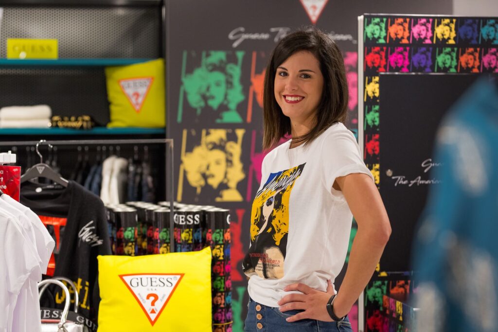 brand activation: hostess e promoter per guess